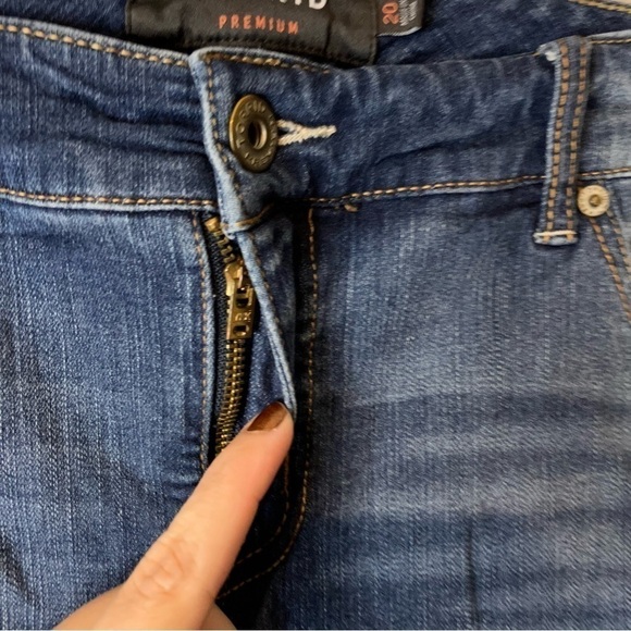 Torrid Crop Classic Skinny Jean In Premium Stretch Light Wash - Picture 6 of 12